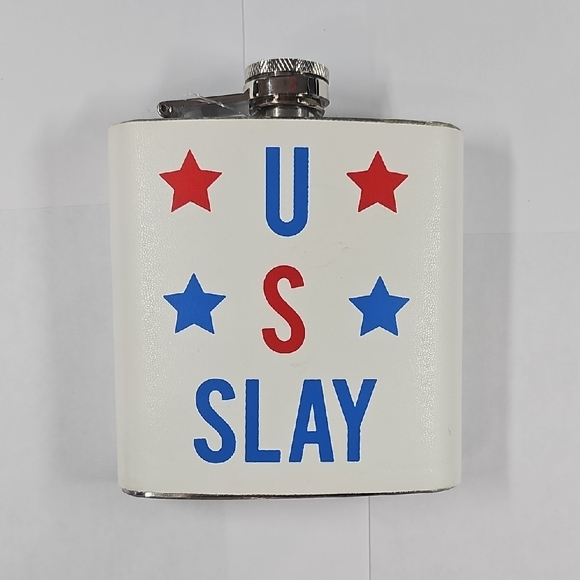 Flask 'U S Slay'‎ White with Red & Blue Stars Flask 8 Oz NWT - Picture 1 of 4